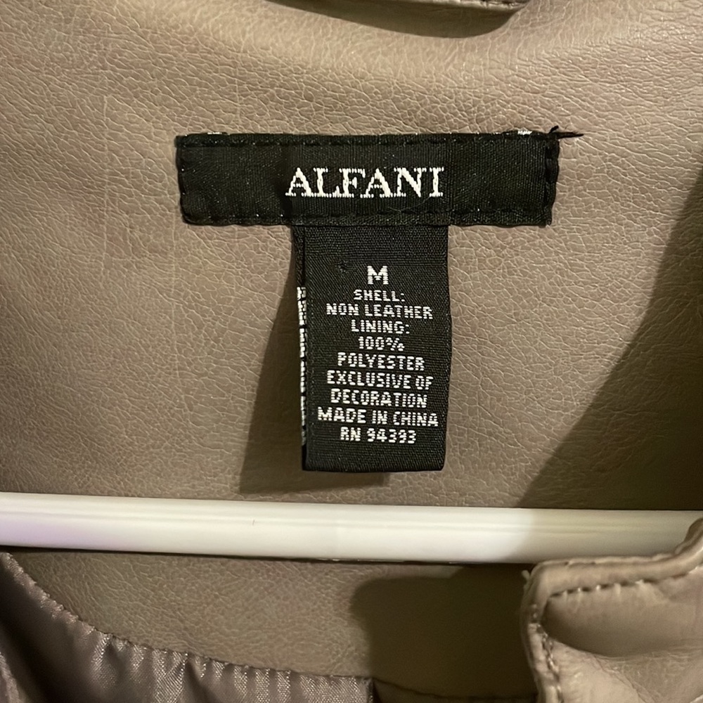 Women’s Jacket - Picture 4 of 4